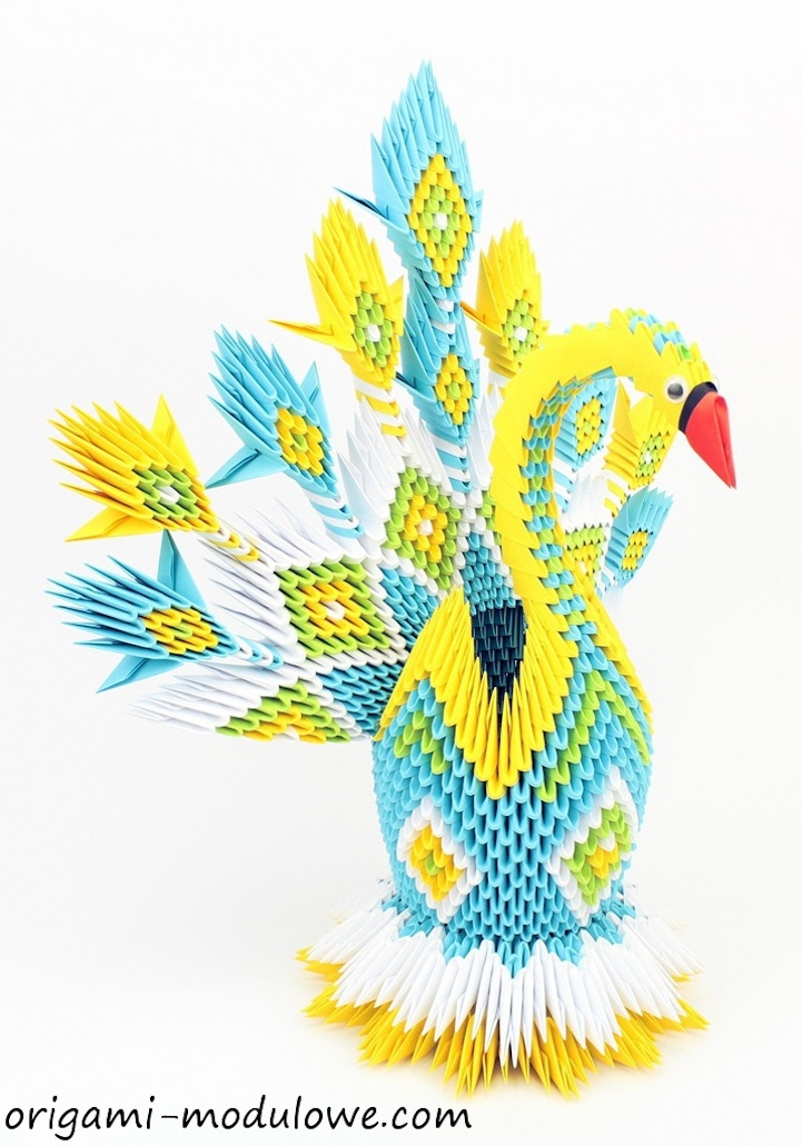 Intricate Paper Animals Crafted with Elaborate Origami Techniques