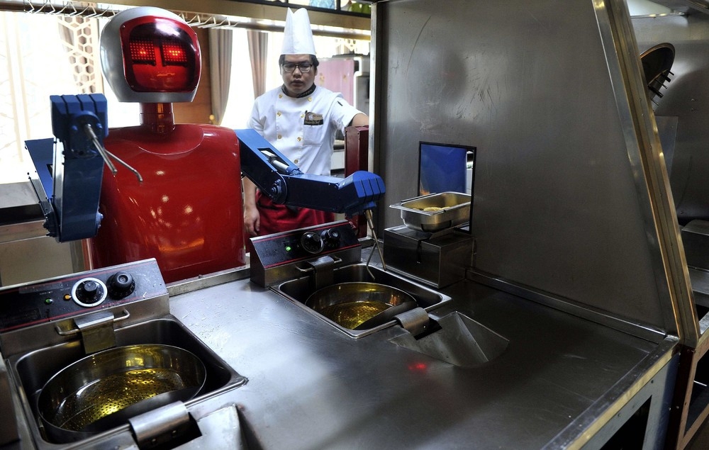Wall.e Restaurant Staffed with Robots Opens in Hefei
