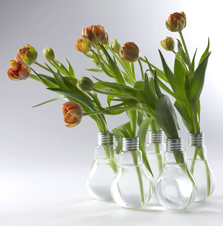 19 Awesome DIY Ideas For Recycling Old Light Bulbs