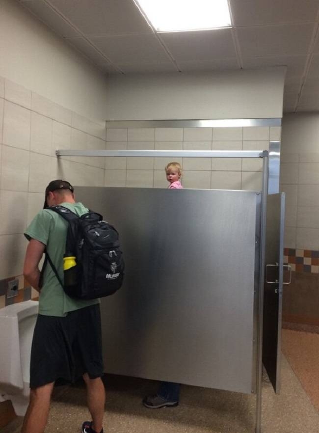 16 Outrageous Bathroom Pics That Will Never Make Sense