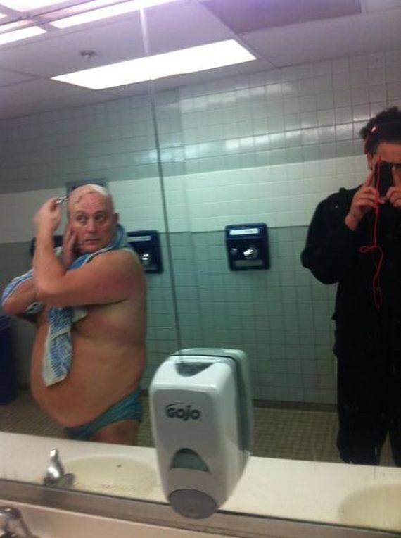 16 Outrageous Bathroom Pics That Will Never Make Sense