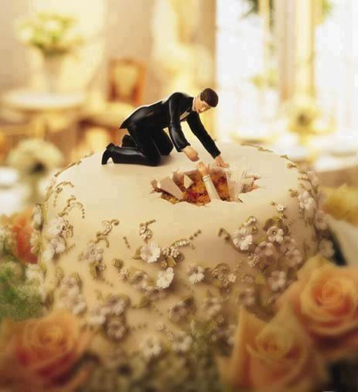 17 Hilarious Wedding Cake Toppers