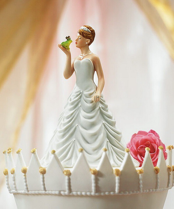 17 Hilarious Wedding Cake Toppers