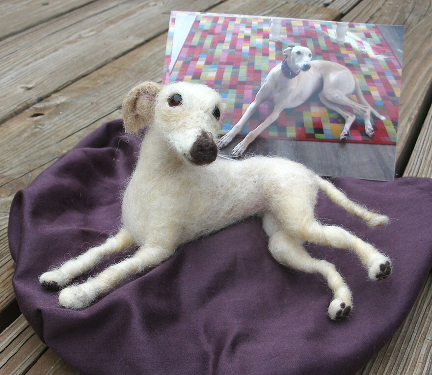 To make these felt dogs, I start by building a wire armature. 