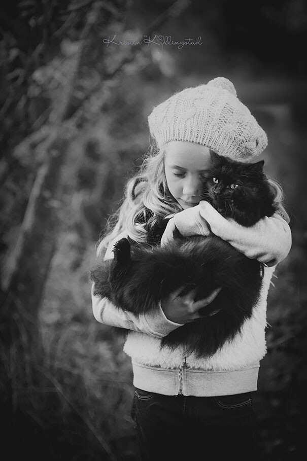 Adorable photos proving that your kids need a cat 