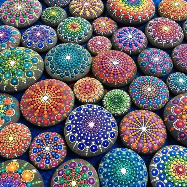 Artist Paints Ocean Stones With Thousands Of Tiny Dots
