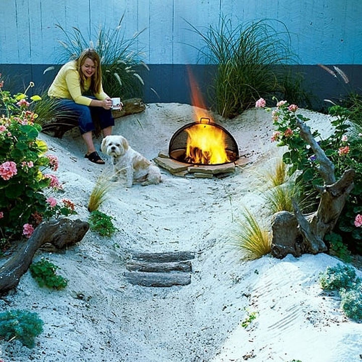 31) Pretend you’re always at the beach by turning your backyard into one