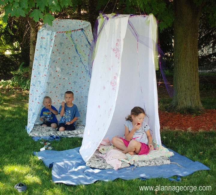 28) Make outdoor hideaways using hula hoops and bed sheets