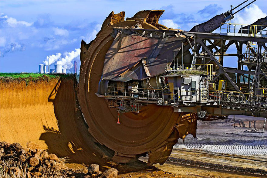 World’s biggest excavator, Bagger 288, used to extract coal in Tagebau Hambach strip mine (Germany)