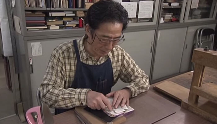 Japanese Craftsman Restores Old Books To Look Good As New