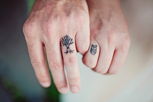 27 Tiny Tattoos That Turn Your Fingers Into Art