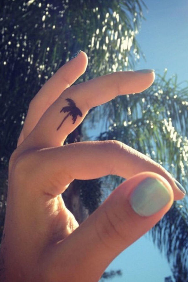 27 Tiny Tattoos That Turn Your Fingers Into Art