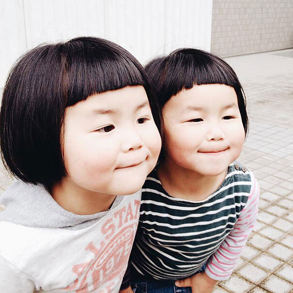 Dad Photographs His Inseparable Twin Daughters 