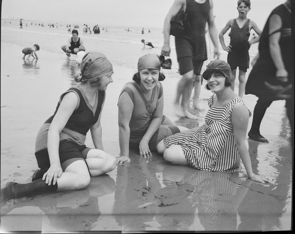This is what a typical day at the beach looked like in the 1920s…