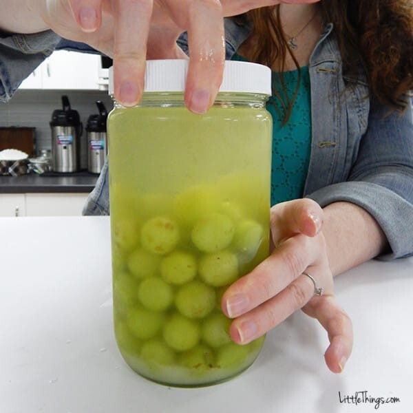 Cover the jar and place it in the refrigerator for 12 hours to allow the grapes to absorb as much flavor as possible.
