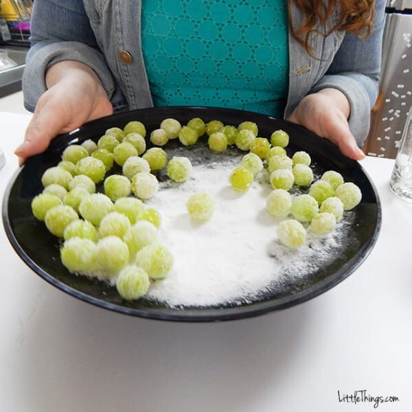 Roll until all of the grapes are lightly coated in sugar.