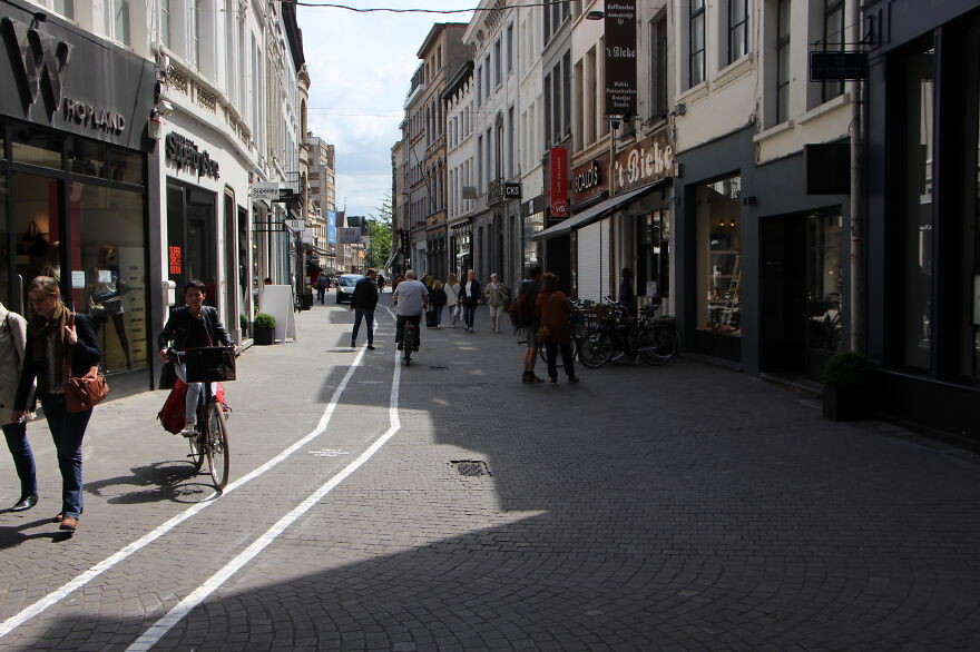Phone Addicts Get Their Own Text-Walking Lanes In Belgium