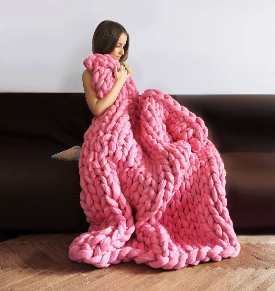 Extremely Chunky Knits By Anna Mo Look Like They’re Knit By Giants