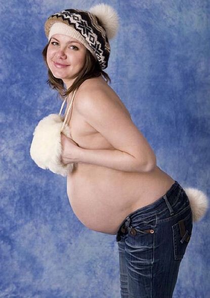 THE 50 MOST AWKWARD PREGNANCY PORTRAITS EVER