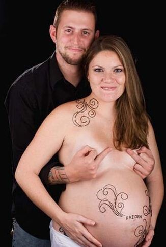 THE 50 MOST AWKWARD PREGNANCY PORTRAITS EVER