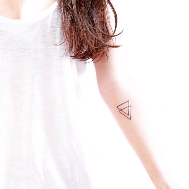 27 beautifully understated minimalist tattoos