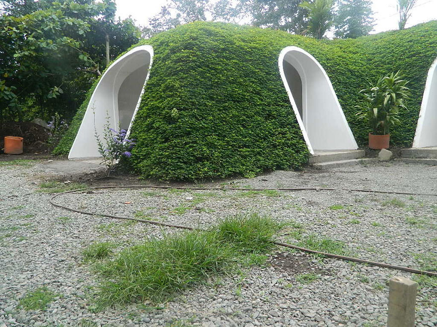 Company Builds Pre-Fab Hobbit Houses In 3 Days And You Can Actually Live There