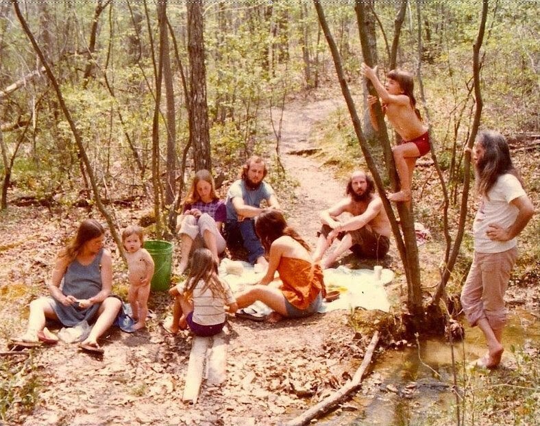 Rare and Unseen Color Photographs of America’s Hippie Communes from the 1970s