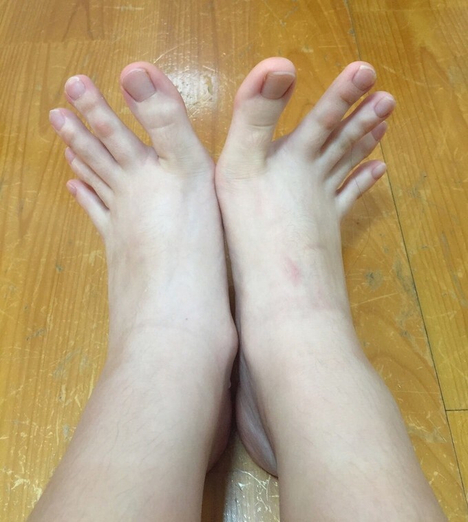 11. Tactile alien toes.