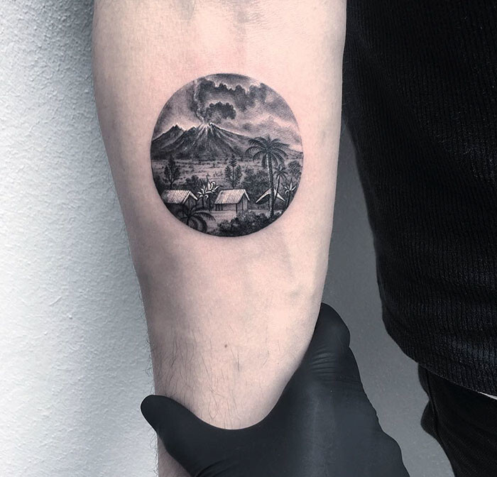 Miniature Circle Tattoos By Turkish Artist Eva Krbdk