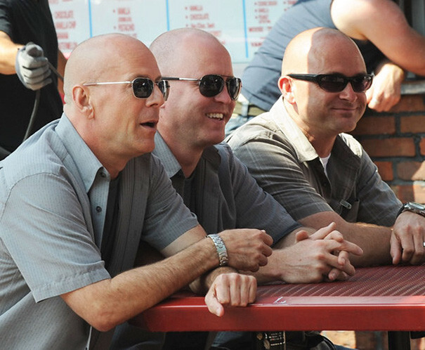 #12 Bruce Willis And His Doubles On The Set Of A Couple Of Dicks