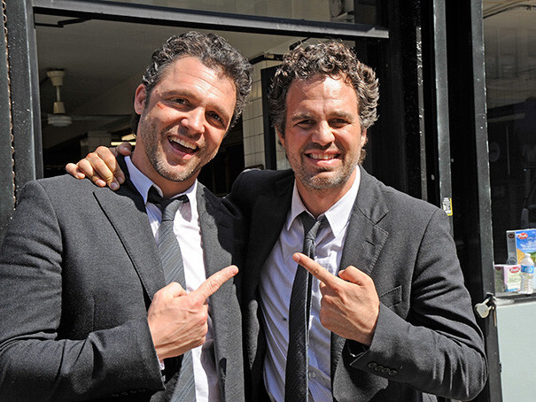#14 Mark Ruffalo And His Stunt Double Anthony Molinari On The Set Of Now You See Me