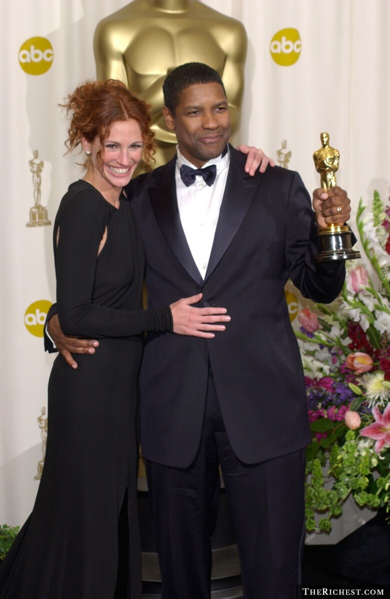 11. Julia Roberts Tries to Steal the Show