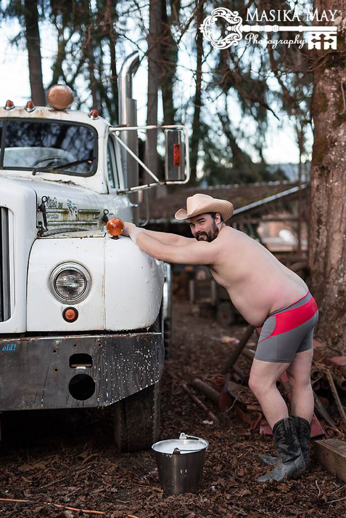 Canadian Guy Defies Gender Stereotypes With Sensual Countryside ‘Dudeoir’ Photoshoot