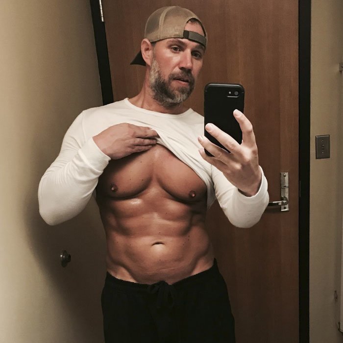  “I went from having a real dadbod to having a college kid’s physique”