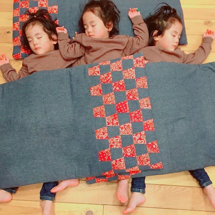 Japanese Mom Captures Her Life With Her Twins And Triplets And It’s Just Too Adorable