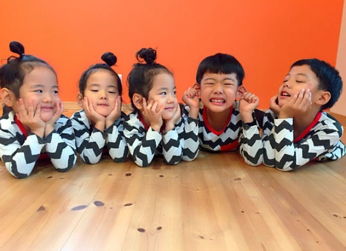 Japanese Mom Captures Her Life With Her Twins And Triplets And It’s Just Too Adorable