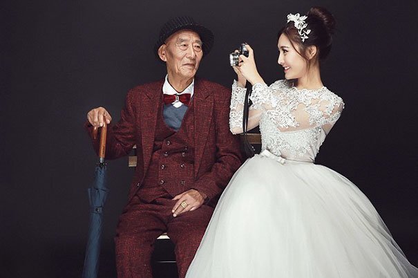 Chinese Woman Takes Touching Wedding Photos With Her Very Sick Grandfather Before It’s Too Late