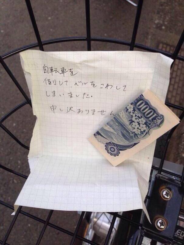 #10 The Note In Japanese Says, "I Accidentally Knocked Over Your Bike And Broke The Bell. I Am Very Sorry"