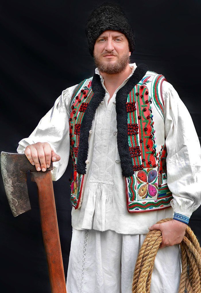 They bear a stunning similarity to the traditional Bihor jacket