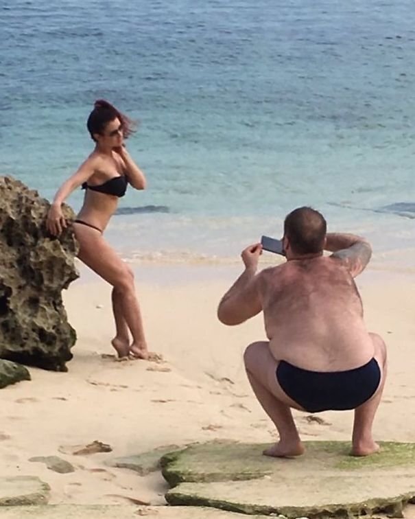 People Are Sharing Pics Of Boyfriends “Forced” To Take Perfect Pictures Of Their Girlfriends