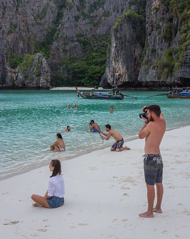 People Are Sharing Pics Of Boyfriends “Forced” To Take Perfect Pictures Of Their Girlfriends