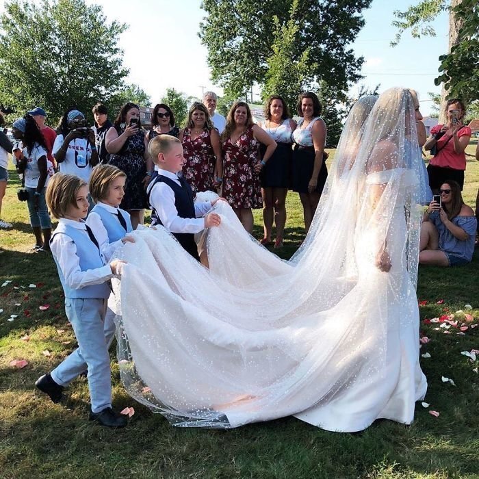 The ceremony was held at the place where they met, the Twins Days Festival in Twinsburg