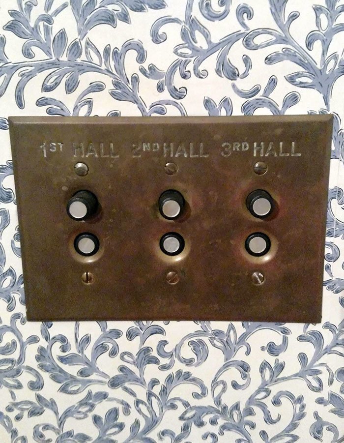 #27 My House Still Has Old-Fashioned Light Switches From Its Original Construction
