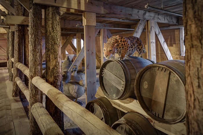 It is hard not to be amazed by the size of the ship and its beautiful details. The Ark is complete with wooden animal models, including gorillas, elephants and rhinos – just like in the Bible. The life-sized interpretation of Noah’s Ark was a popular