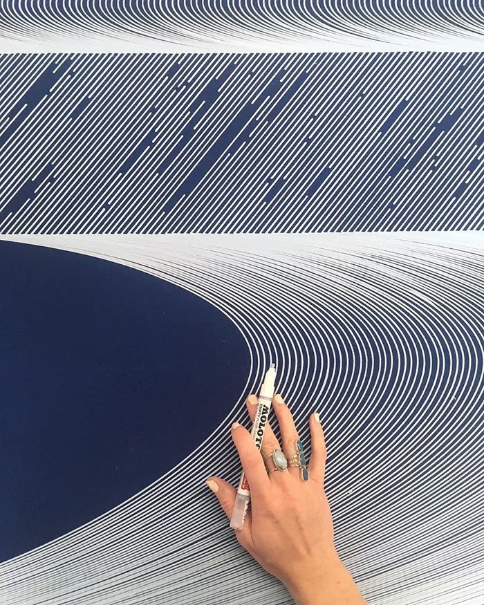 This Artist Creates Amazing Optical Illusions Using Simple Lines