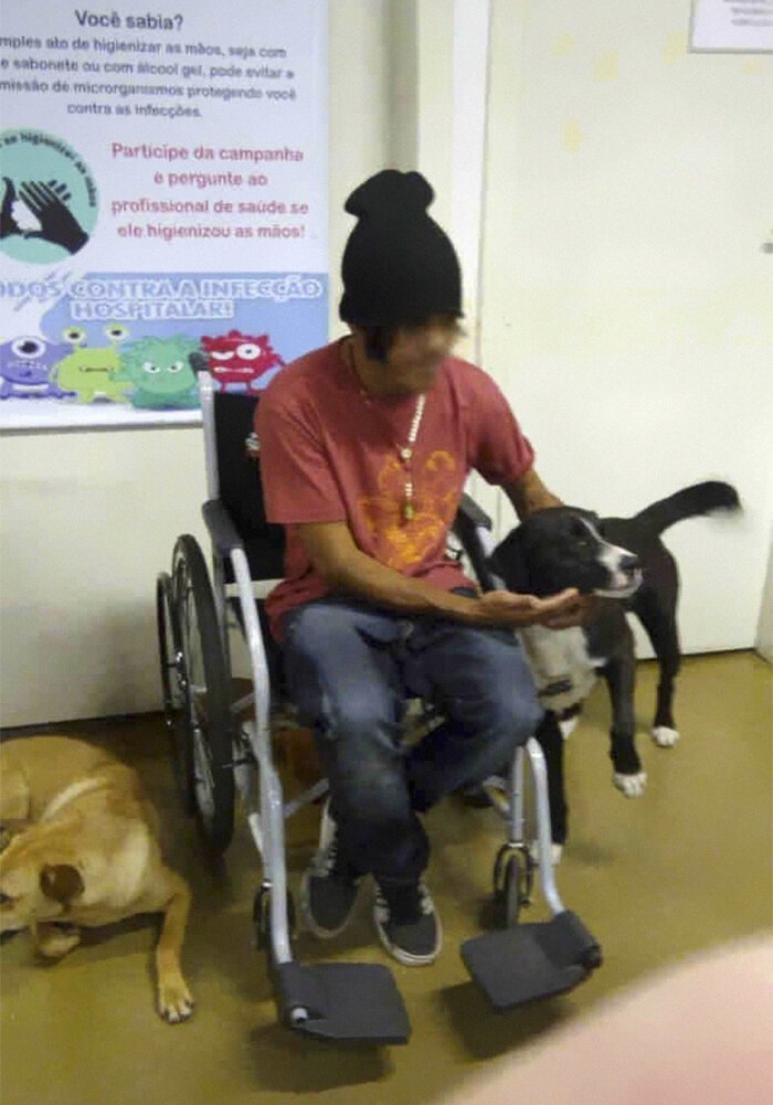 Homeless Man Goes To The Hospital, Staff Soon Realize That He’s Not Alone