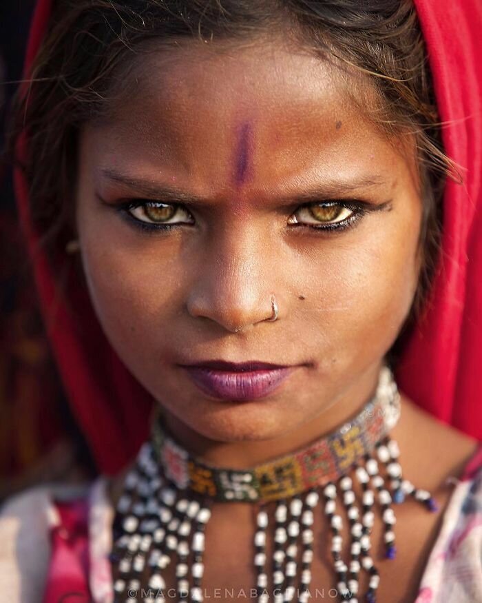 Portrait of beautiful girl from the Kalbelia caste, taken at the Pushkar Fair grounds