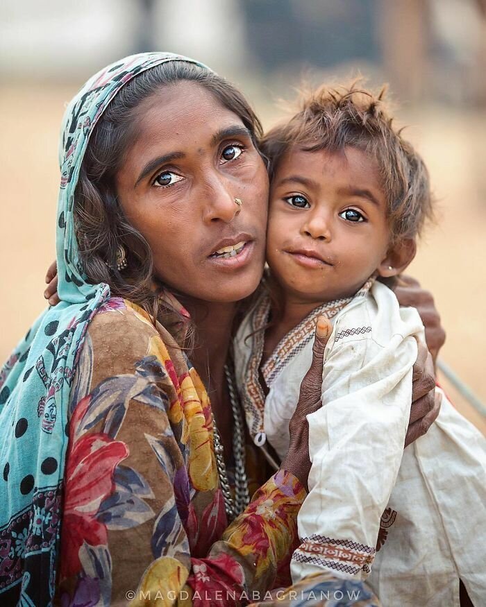 Portrait of a gypsy mother and her son, taken at the Pushkar fair grounds