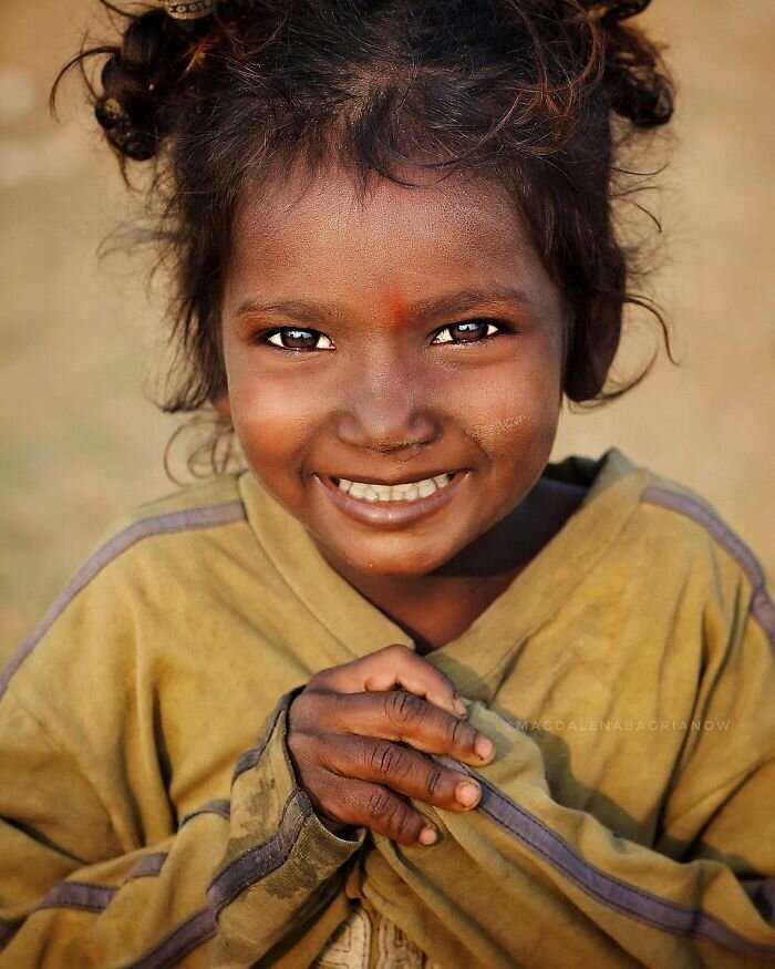 Portrait of a little Rajasthani girl, taken in the streets of Pushkar