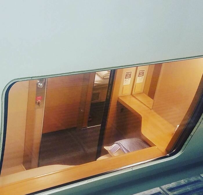 Japanese Sleeper Trains Look Ordinary From Outside But Their Interiors Are A Peaceful Oasis